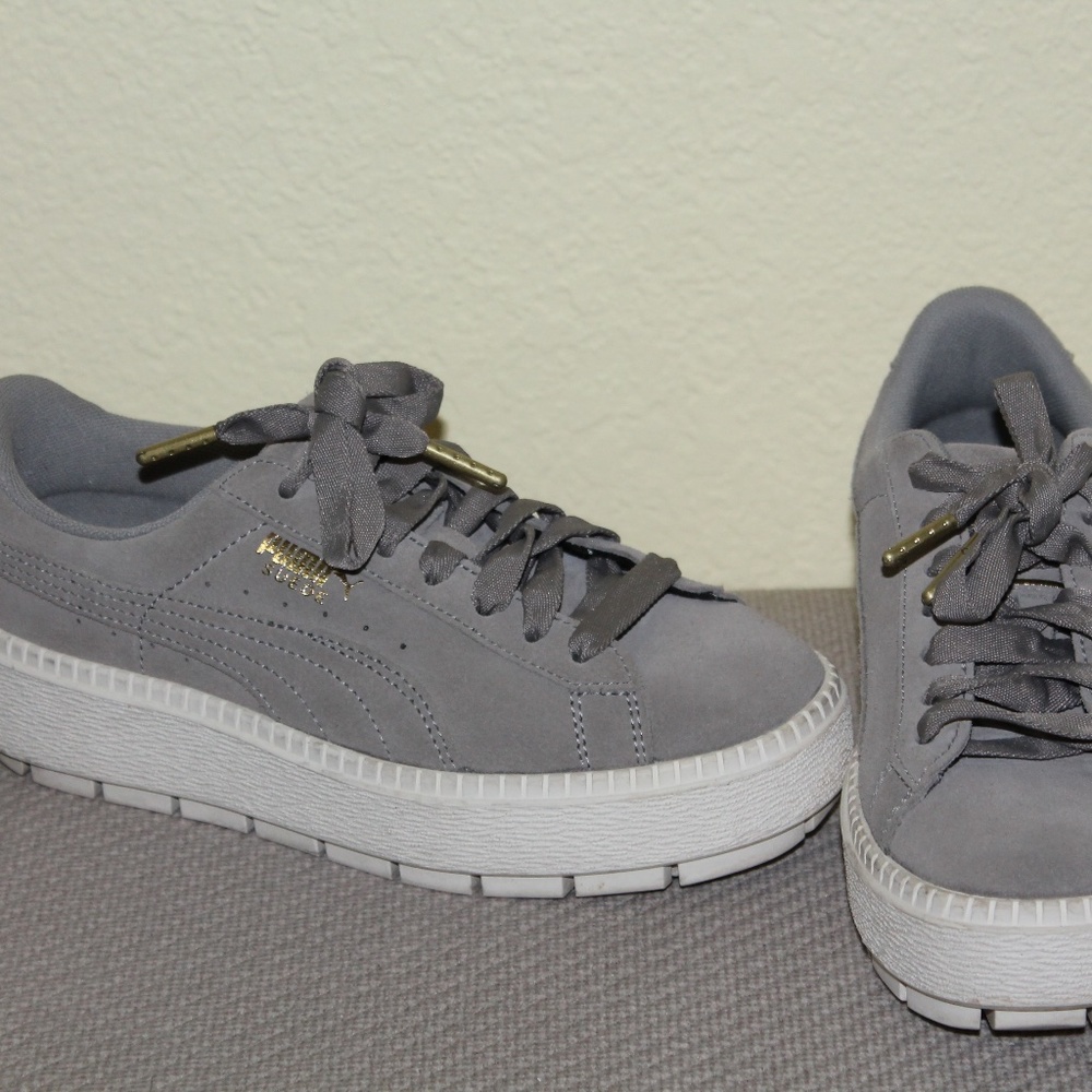 GRAY SUEDE PLATFORM PUMAS